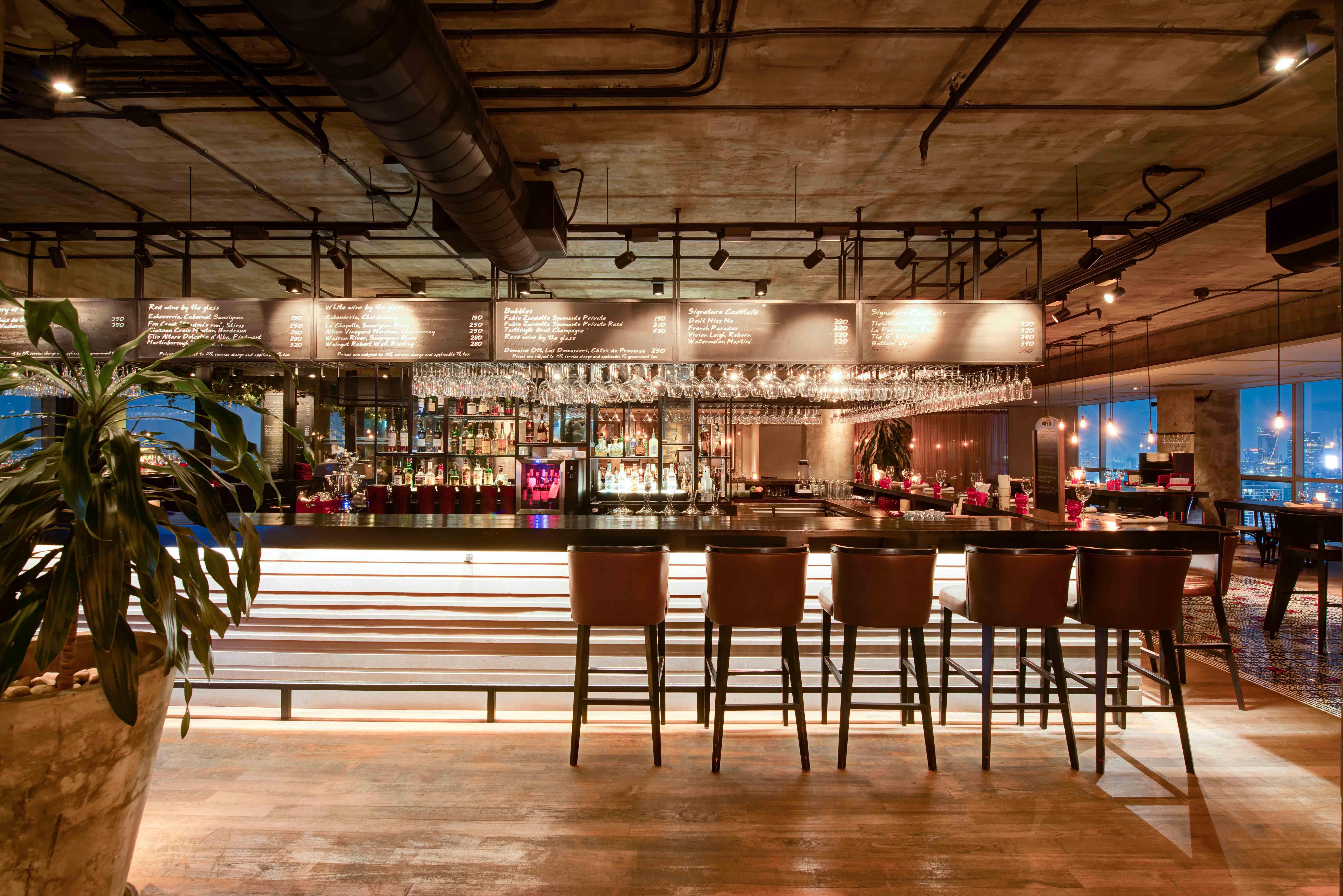 Pullman Bangkok Hotel G Εξωτερικό φωτογραφία The bar at the 101 bar